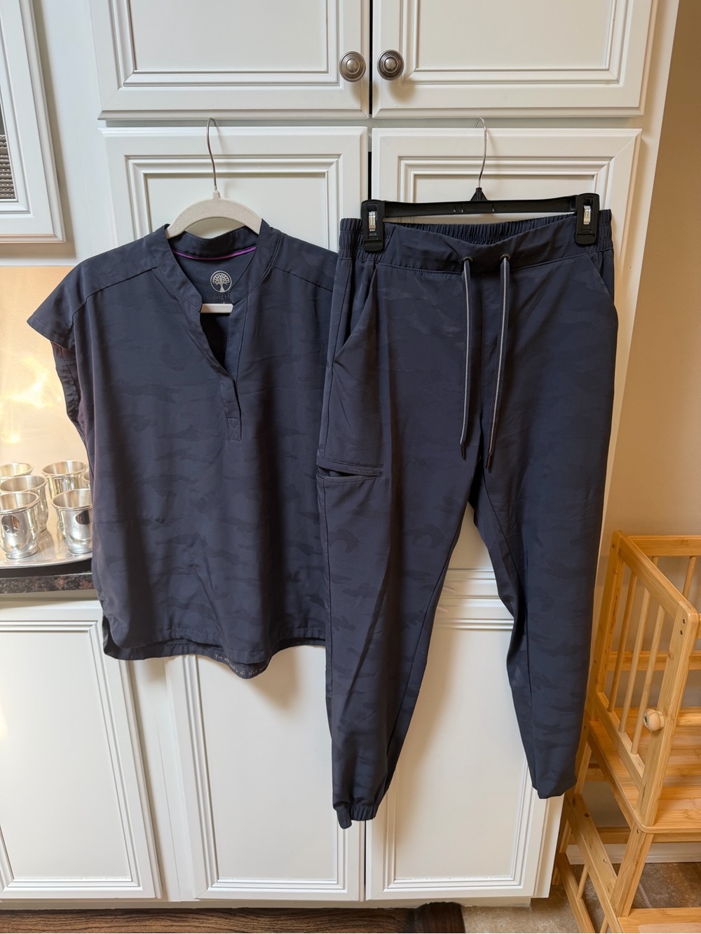 Healing Hands Camo — Women's Pewter Scrub Set